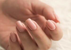 就活中のネイルはOK？印象・業界別の注意点を徹底解説